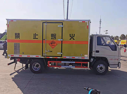八宿爆破器材运输车