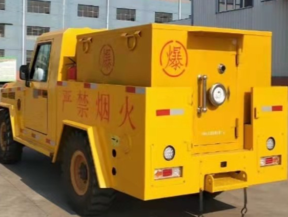 八宿凯龙爆破器材运输车：保障爆破任务的安全运行